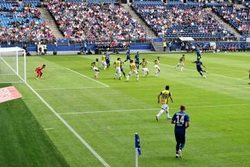 开价20亿如今“腰斩”，FIFA这回在中国算是踢到钢板了！（配图示意）