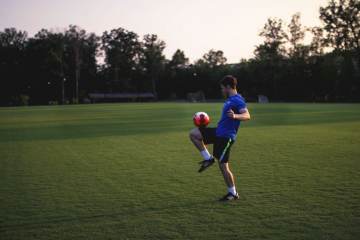国际足联改判卡塔尔进球为乌龙，瑞士穆海姆本届乌龙球达2粒（配图示意）